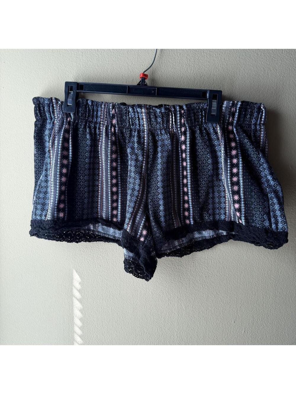 No Boundaries Boho Print Lace Trim Shorts • XL 16–18